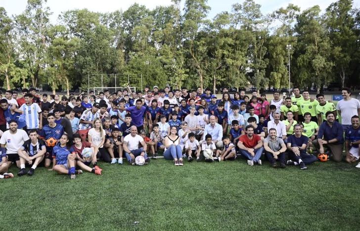 Autoridades y deportistas locales estuvieron en la apertura.