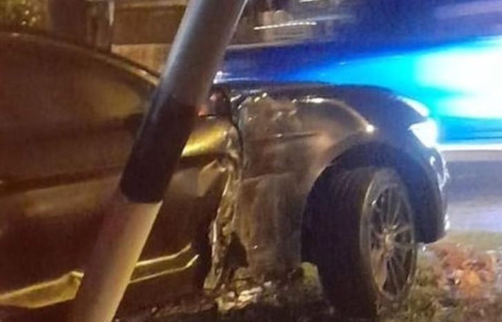 Así quedó el auto tras el violento choque.