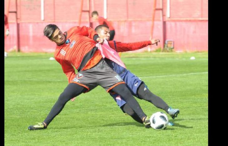 Braian Guille resultó una pesadilla para los defensores de Olimpo.