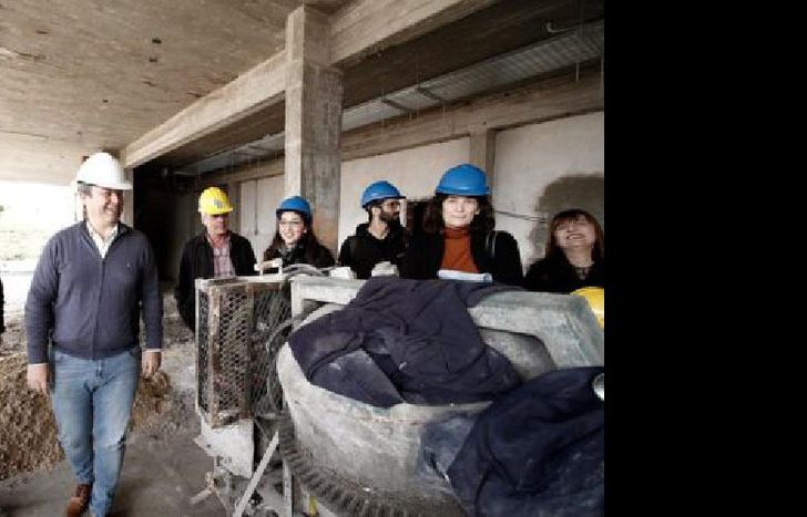 “La obra es símbolo de inclusión y de educación pública”, destacó cascallares tras la recorrida junto a estudiantes.