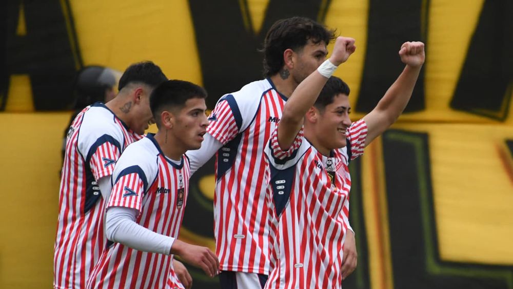 Alex Valdez Chamorro abrió la goleada de Los Andes. Alex Valdez Chamorro abrió la goleada de Los Andes.