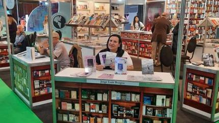 Los integrantes de SADE Lomas presentes en la Feria del Libro.