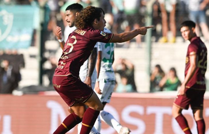 Boggio festeja su golazo en Junín.