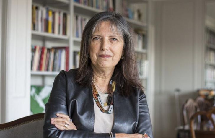 Lanza un libro libro.