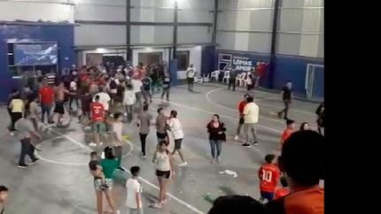 un partido de futbol infantil termino en una batalla campal