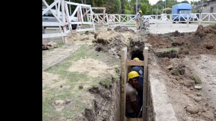 fiorito: la extension de las cloacas avanza en dos frentes simultaneos