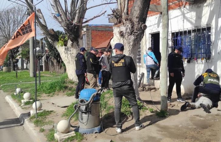 El personal de Drogas Ilícitas de Lomas irrumpió en el lugar en la tarde del martes.