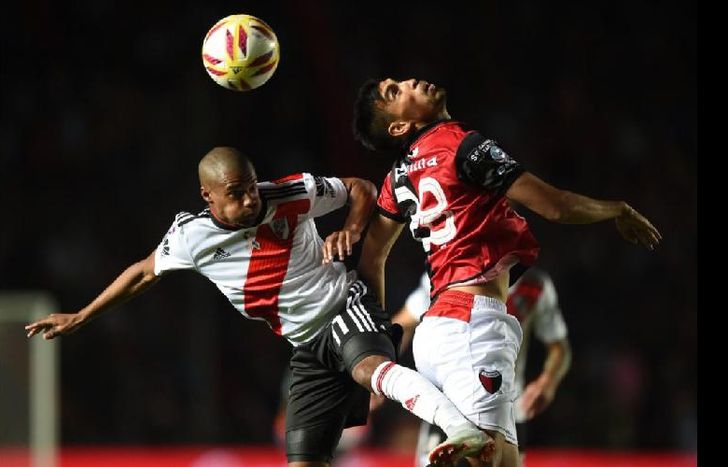 River tropezó ante Colón, que fue efectivo y festejó.