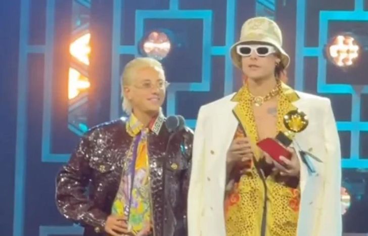 CA7RIEL & Paco Amoroso, premiados.