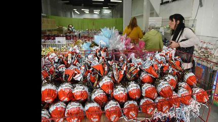 Pascua: el huevo de chocolate, infaltable en la mesa familiar de los lomenses