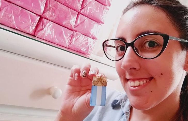 Estos diseños son hechos por una emprendedora que la rema y que se siente muy agradecida por la confianza depositada en mí, señaló.