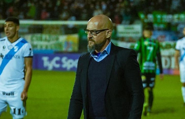 Alejandro Orfila comenzó su aceta como DT en Temperley.