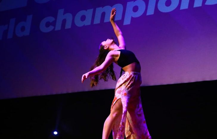 Akemi sigue creciendo como bailarina a pasos agigantados.