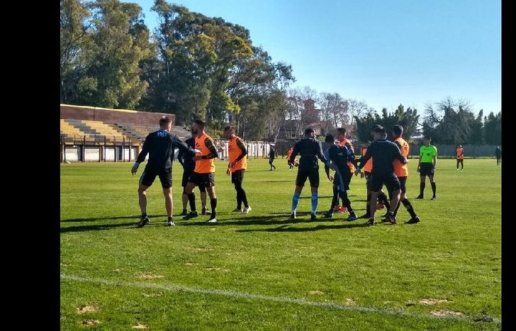 Aldirico continúa repitiendo nombres en busca del mejor once.