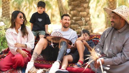 El 10 viajó con toda su familia.