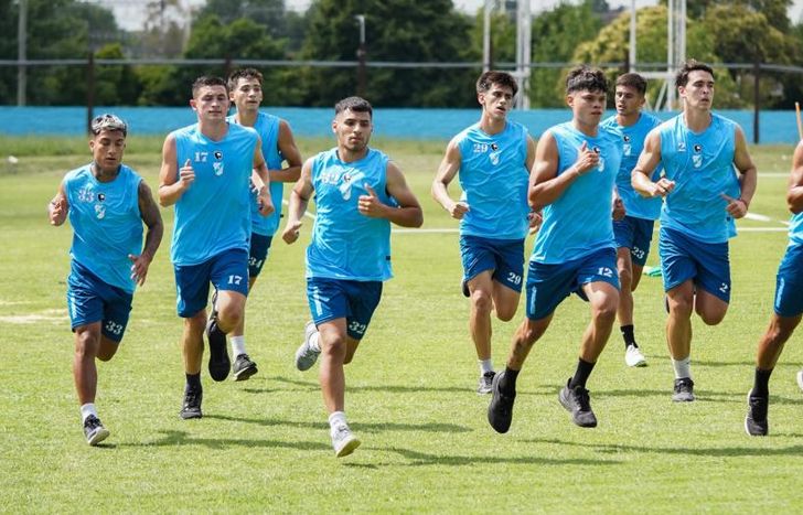 12 jugadores de la Reserva fueron a la primera de Temperley.