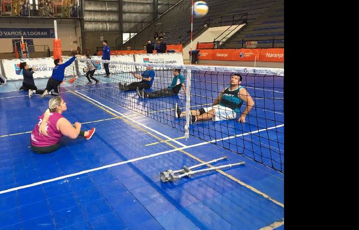 EL PARAVÓLEY Y OTRAS VARIANTES DE LA DISCIPLINA TIENEN LUGAR EN EL PARQUE DE LOMAS.