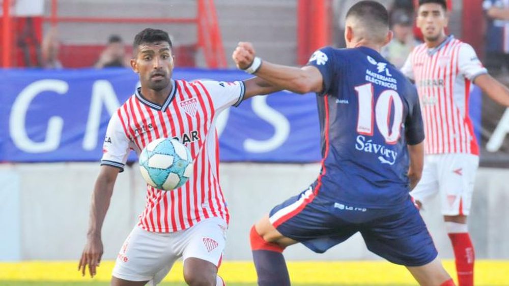 El lateral Monge, que dejó Lomas, se suma a Escalada.
