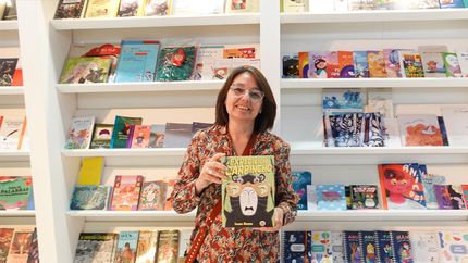 La licenciada en arte de Temperley en la presentación oficial de su libro para niños.&nbsp;