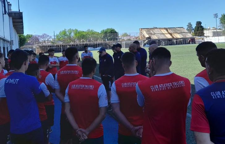 Matías De Cicco fue presentado como nuevo DT de Talleres.