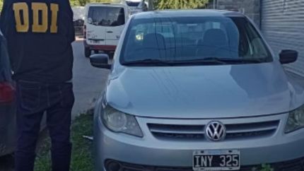 Los policías constataron que la patente del vehículo era falsa.