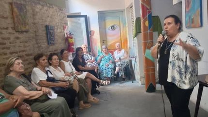 la escritora local Sylvia Bonfiglio y la actriz Victoria Colman narraron obras del autor.