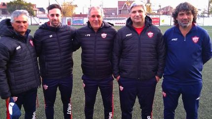 DAngelo, en el centro, junto a su cuero técnico. DAngelo, en el centro, junto a su cuero técnico.