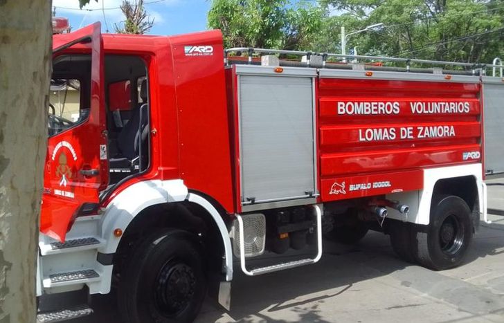 Los Bomberos de Lomas trabajaron en el lugar.