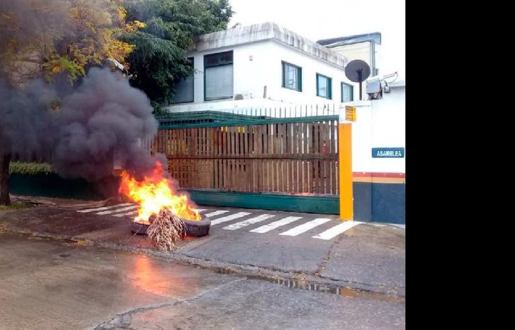 Los trabajadores dispusieron un paro de actividades por tiempo indeterminado.