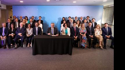 alberto fernandez presento su gabinete y oficializo a guzman como ministro de economia