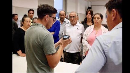 un total de 20 emprendedores recibieron las máquinas para utilizarlas durante un año.