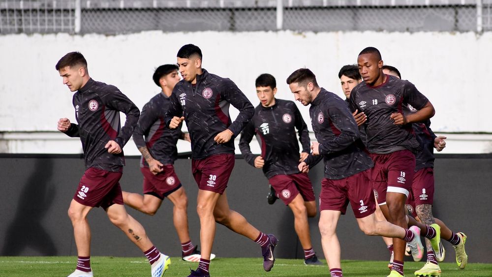 Lanús entrenó en el club Aucas. Lanús entrenó en el club Aucas.