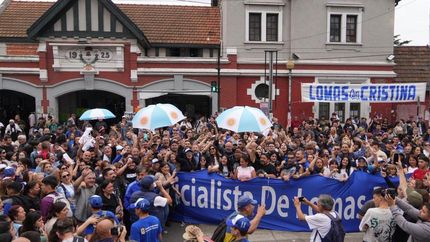 asi se movilizo el peronismo de lomas a la casa de cristina kirchner