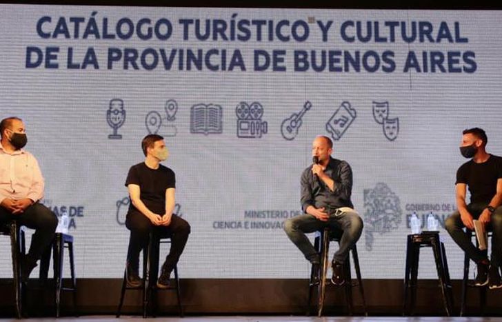 El acto se realizó en el Teatro Municipal de Lomas de Zamora.