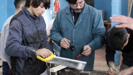 lanzan un curso de formacion laboral para jovenes hipoacusicos