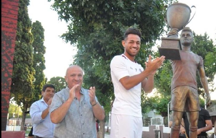 Lautaro Acosta tuvo el reconocimiento a su larga trayectoria en la institución.