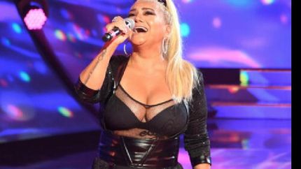 juanita la va a pasar ?bomba?