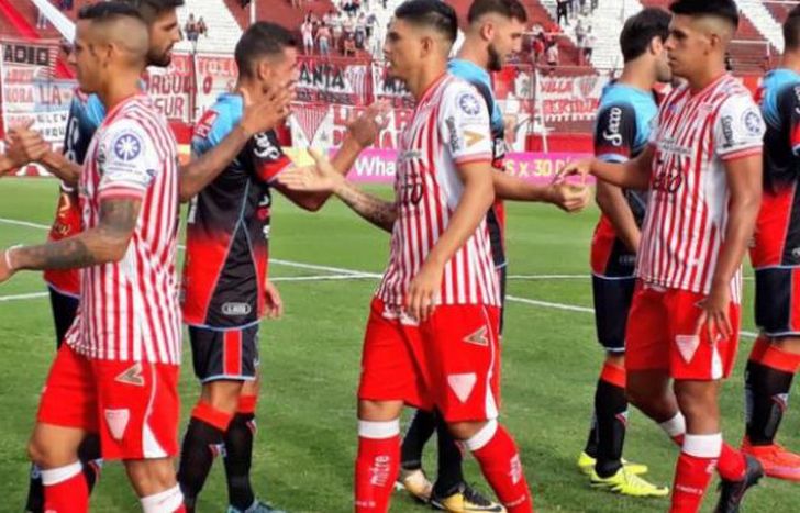 Juegan a las 9.