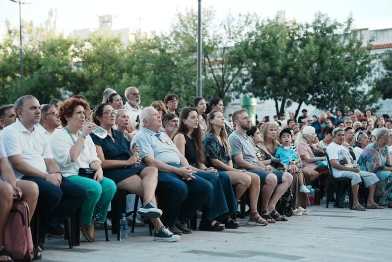 Federico Otermín participó de la fiesta en honor a la Virgen de la Paz en la plaza Grigera, Lomas de Zamora. 