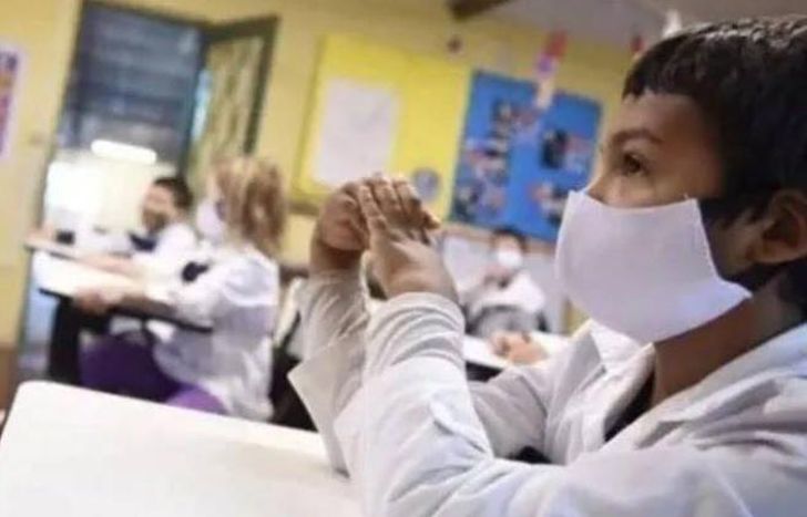 ¿Llega el fin de los barbijos para los chicos?