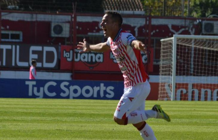 Turraca marcó un golazo para abrir el camino Milrayitas.