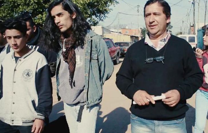 Participan estudiantes y militantes barriales.