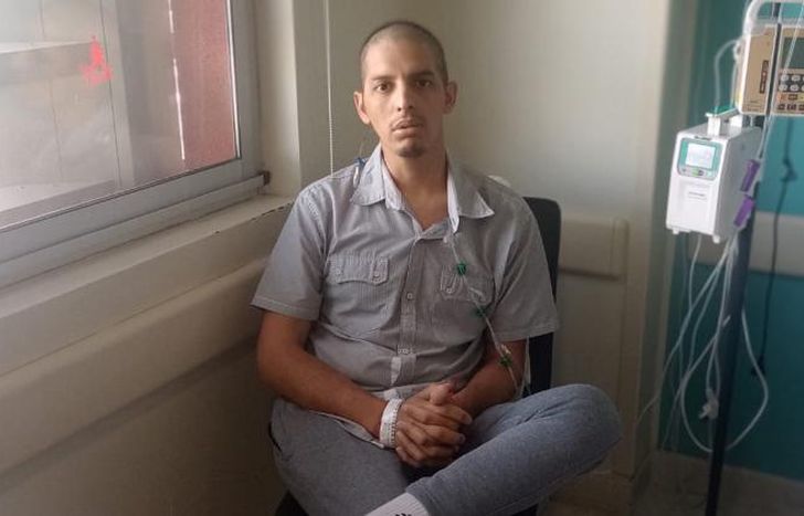 Tiene 33 años y es papá de tres hijos.