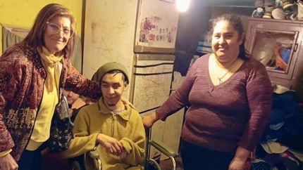 Junto a los vecinos que lo necesitan.