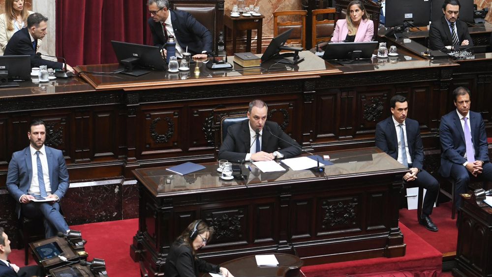 Manuel Adorni, con apoyo inédito del Gobierno en Diputados.