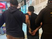 El momento de la detención en el Coto de Temperley.