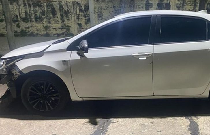 El auto robado en Lomas.