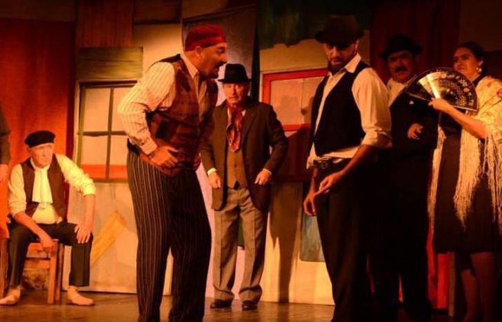 Nicolau homenajeó a Vacarazza con su obra en el Teatro Municipal.