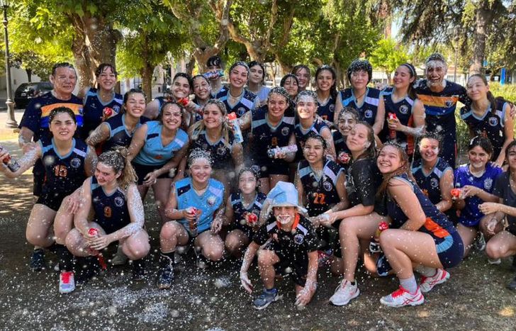 La alegría de las chicas tras cumplir el objetivo.