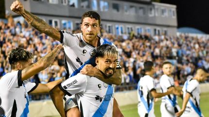 El Gasolero se prende en la pelea. El Gasolero se prende en la pelea.